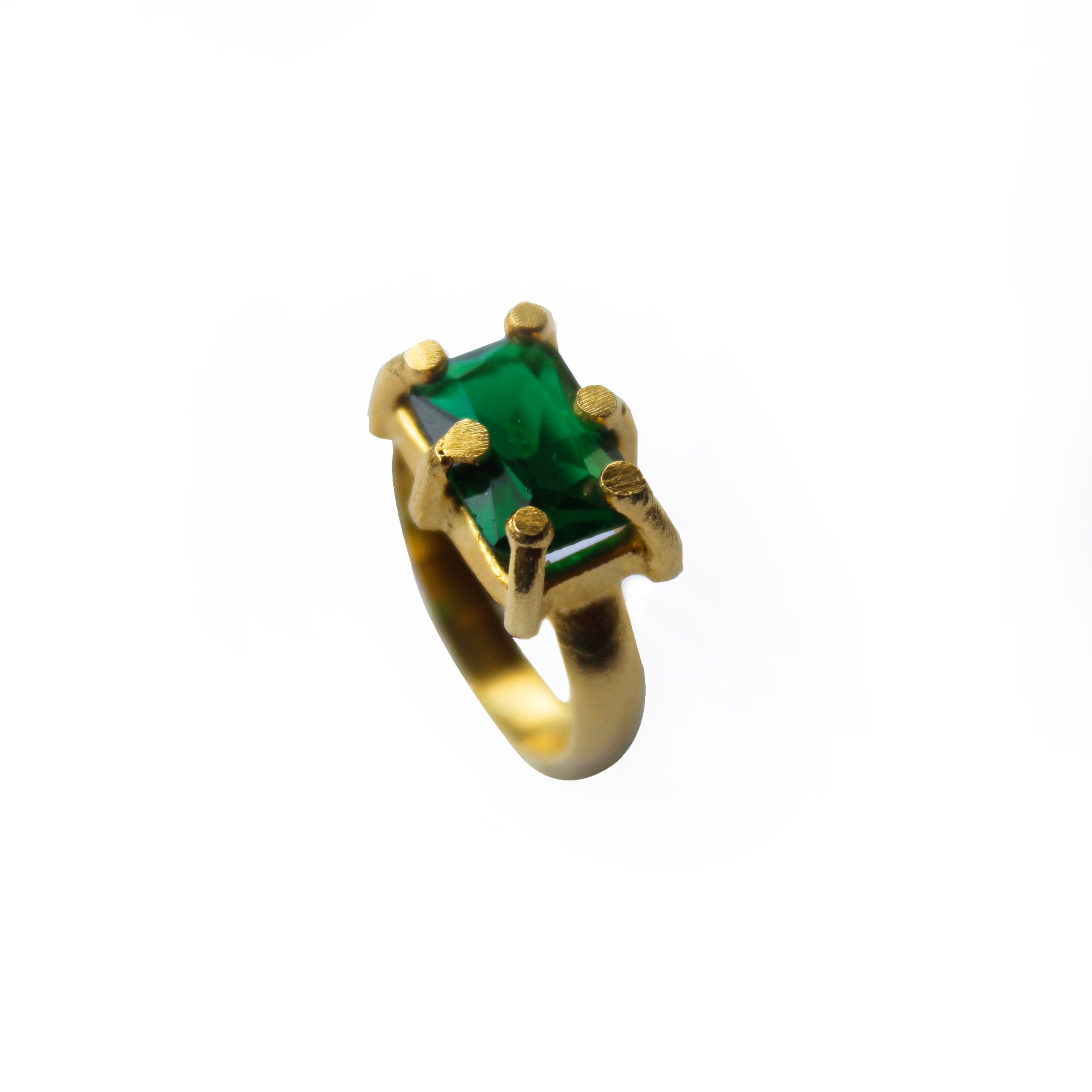 Gemma ring ( Emerald stone )